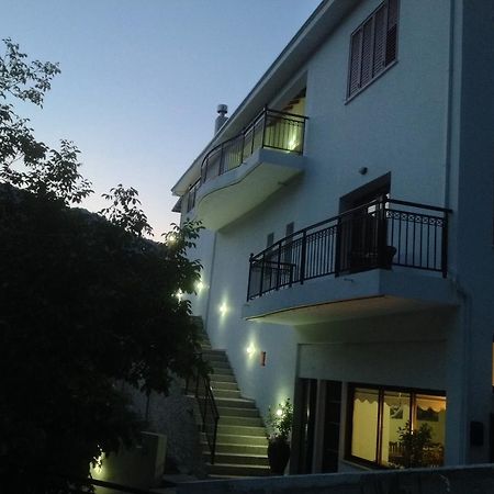 Appartement Ta Spitakia Tis Theodosias à Kalopanagiotis Extérieur photo