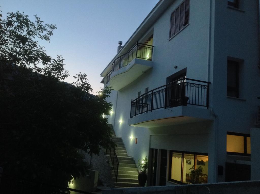Appartement Ta Spitakia Tis Theodosias à Kalopanagiotis Extérieur photo